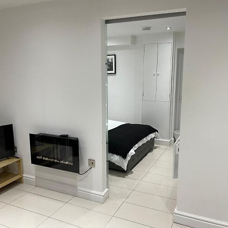Modern 1 Bedroom Holiday Apartment In Southminster Buitenkant foto
