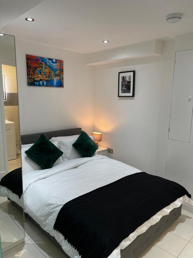 Modern 1 Bedroom Holiday Apartment In Southminster Buitenkant foto