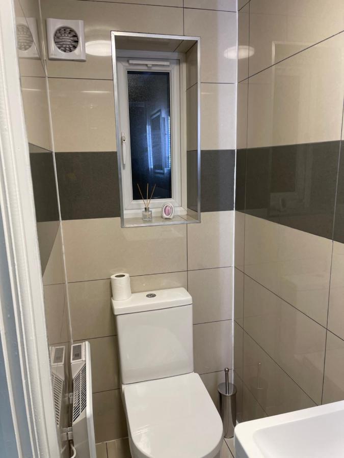 Modern 1 Bedroom Holiday Apartment In Southminster Buitenkant foto