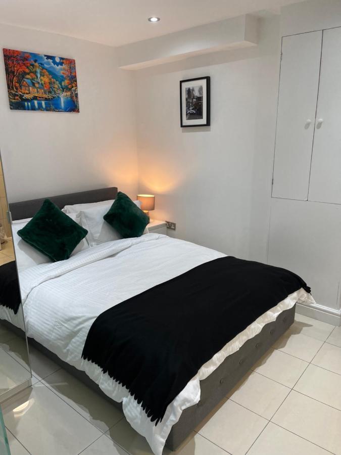 Modern 1 Bedroom Holiday Apartment In Southminster Buitenkant foto