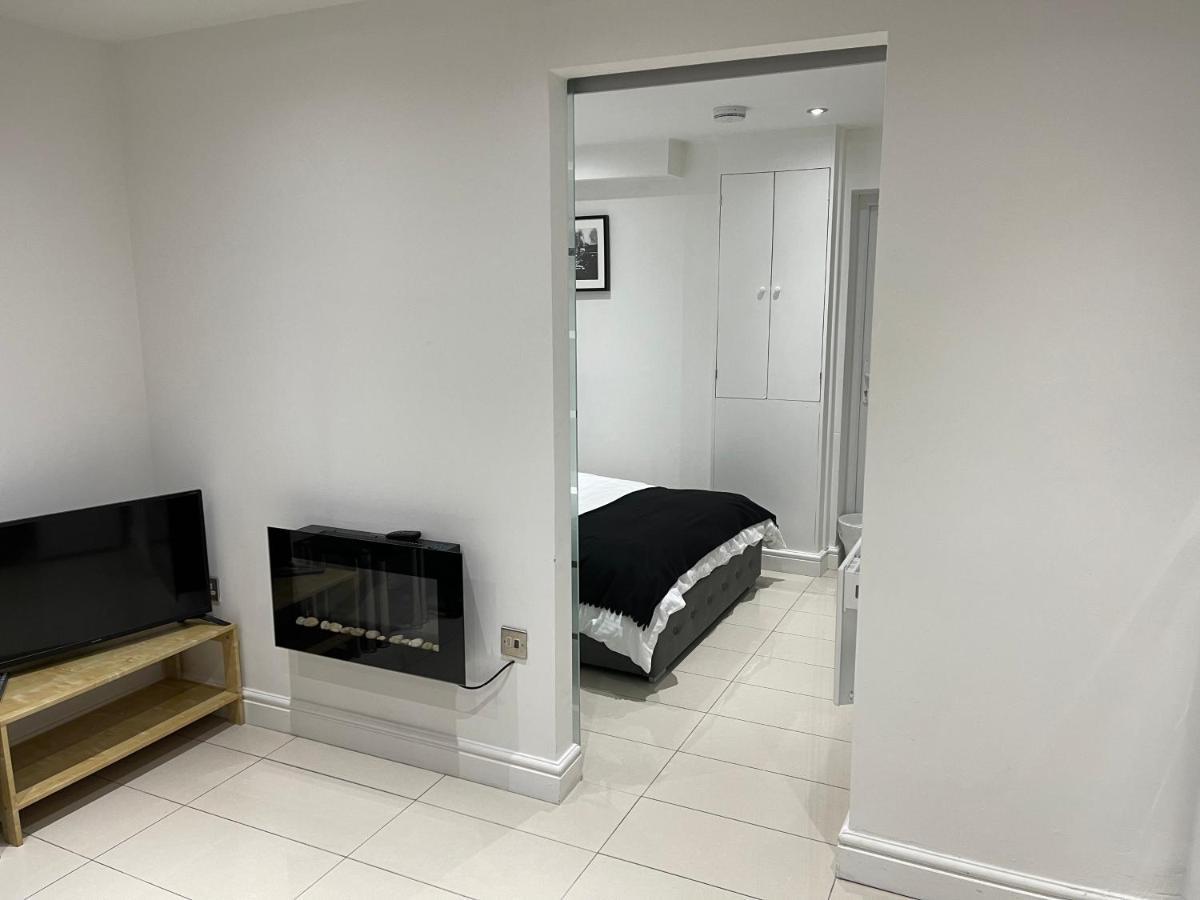 Modern 1 Bedroom Holiday Apartment In Southminster Buitenkant foto