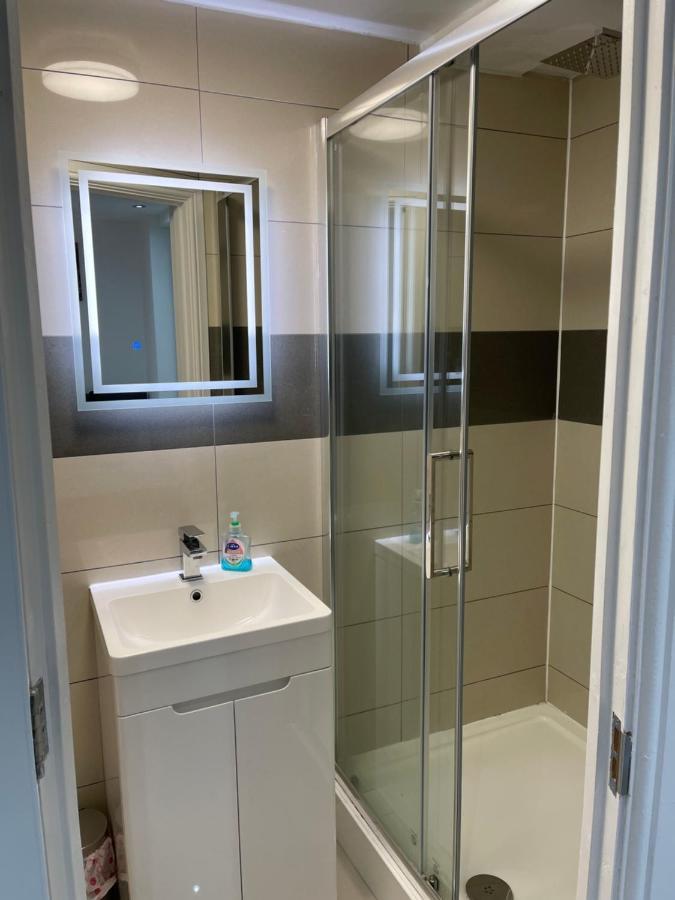 Modern 1 Bedroom Holiday Apartment In Southminster Buitenkant foto
