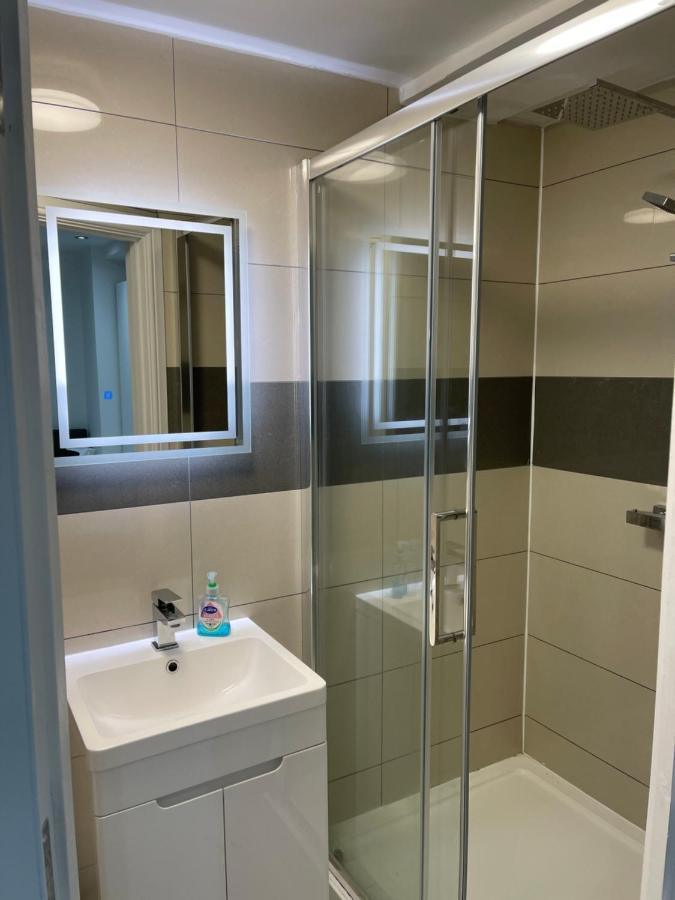 Modern 1 Bedroom Holiday Apartment In Southminster Buitenkant foto